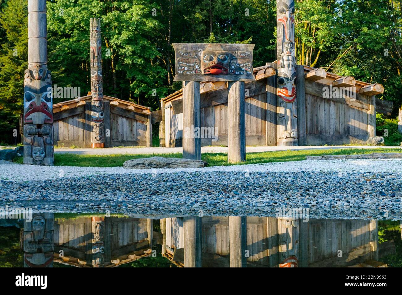 Haida house hi-res stock photography and images - Alamy