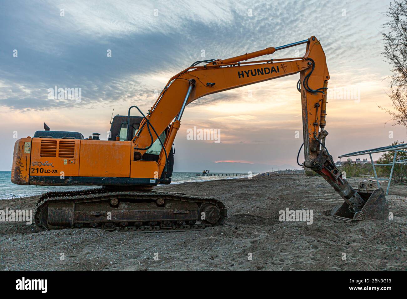 Hyundai excavator hi-res stock photography and images - Alamy
