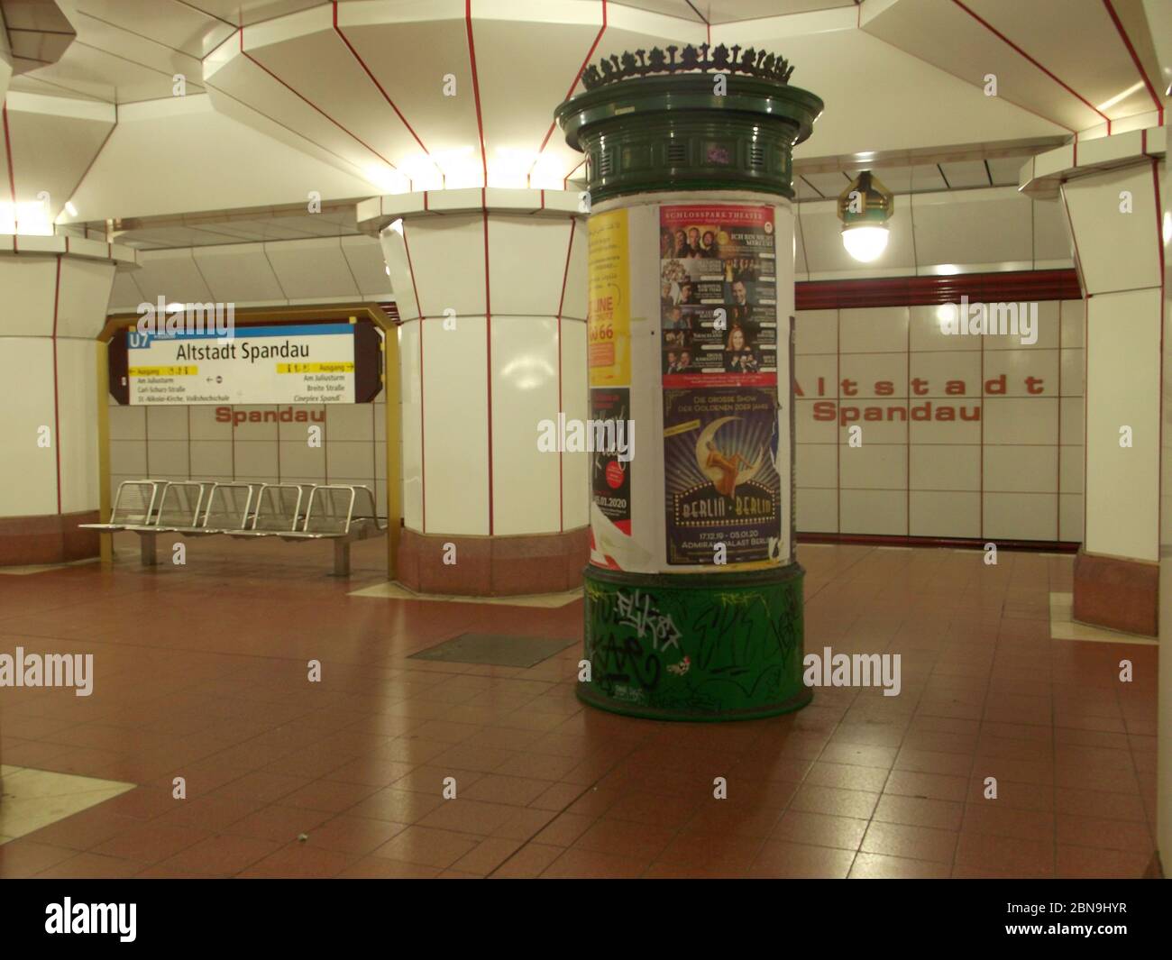 Der zur Berliner U-Bahn-Linie U7 gehörende U-Bahnhof Altstadt Spandau wurde am 1. Oktober 1984 eröffnet. Stock Photo