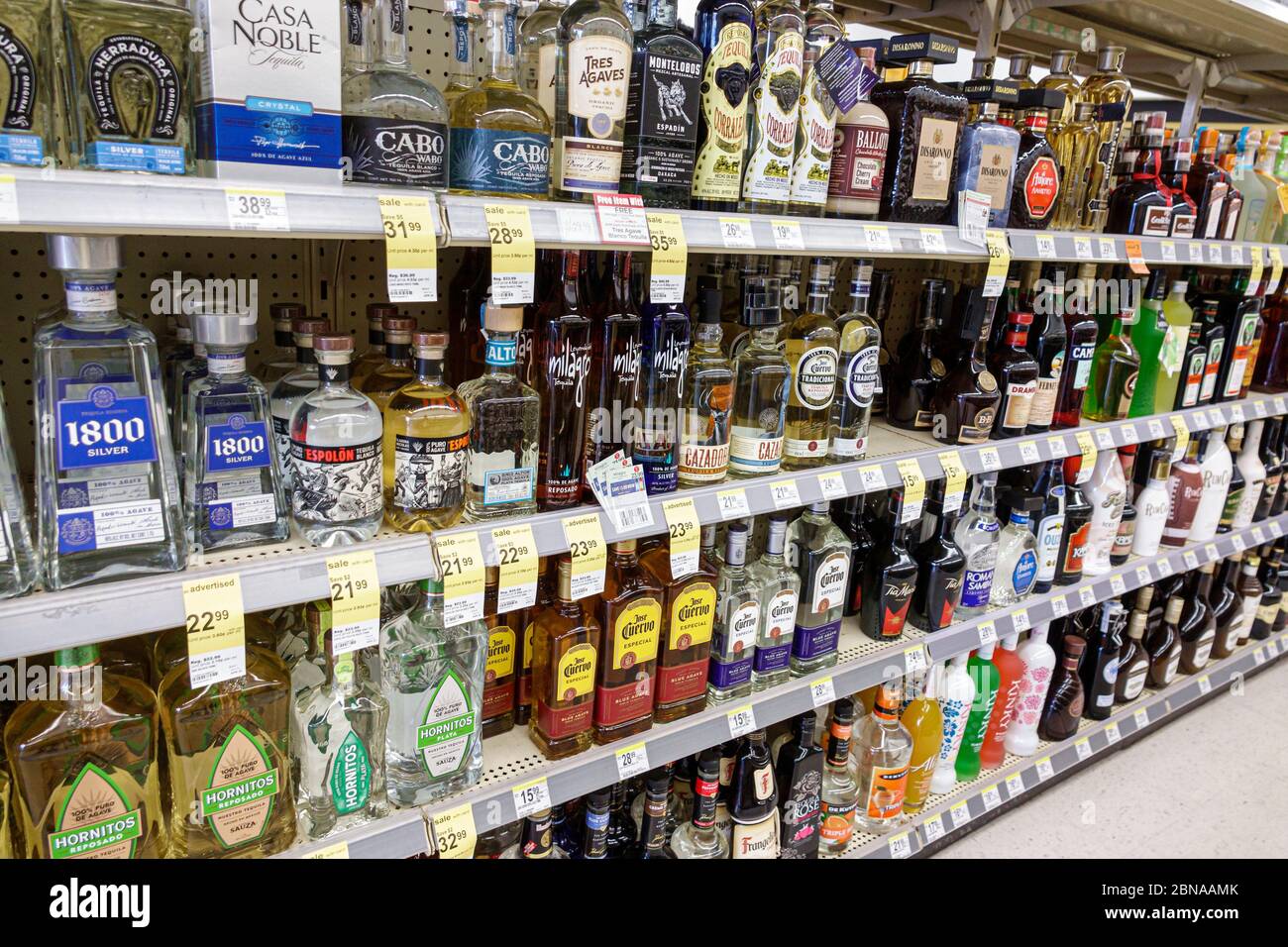 Walgreens liquor store hires stock photography and images Alamy
