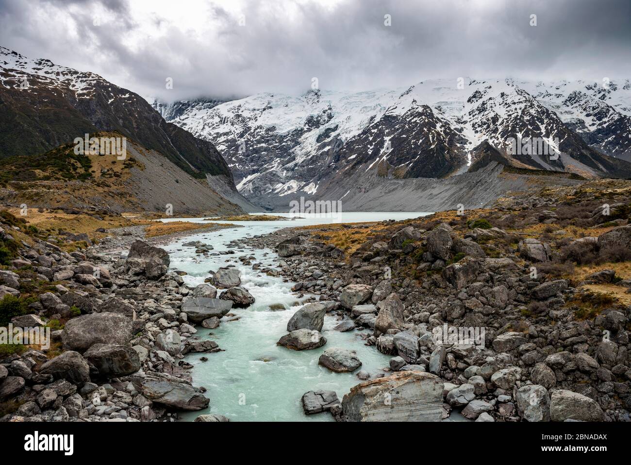 Hooker River and Hooker Lake, Mount Cook, Mount Cook National Park, Southern Alps, Hooker Valley, Canterbury Region, South Island, New Zealand, Oceani Stock Photo