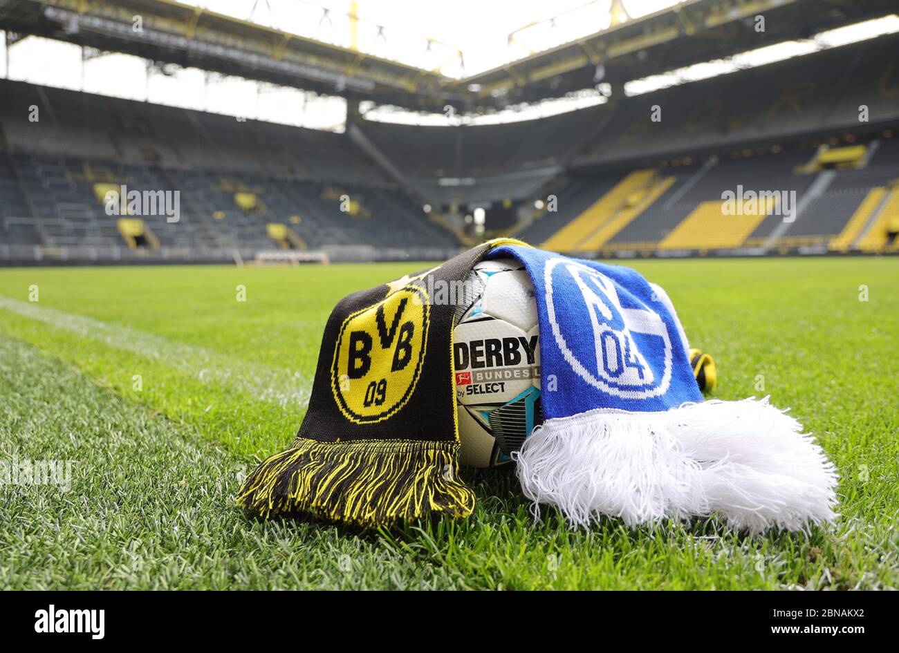 Dortmund, Deutschland. 08th May, 2020. firo: 08.05.2020, football,  1.Bundesliga, season 2019/2020, BVB, Borussia Dortmund, Stadion SIGNAL  IDUNA PARK, before DERBY, Revierderby BVB - Schalke 04, restart of the  Bundesliga after interruption by