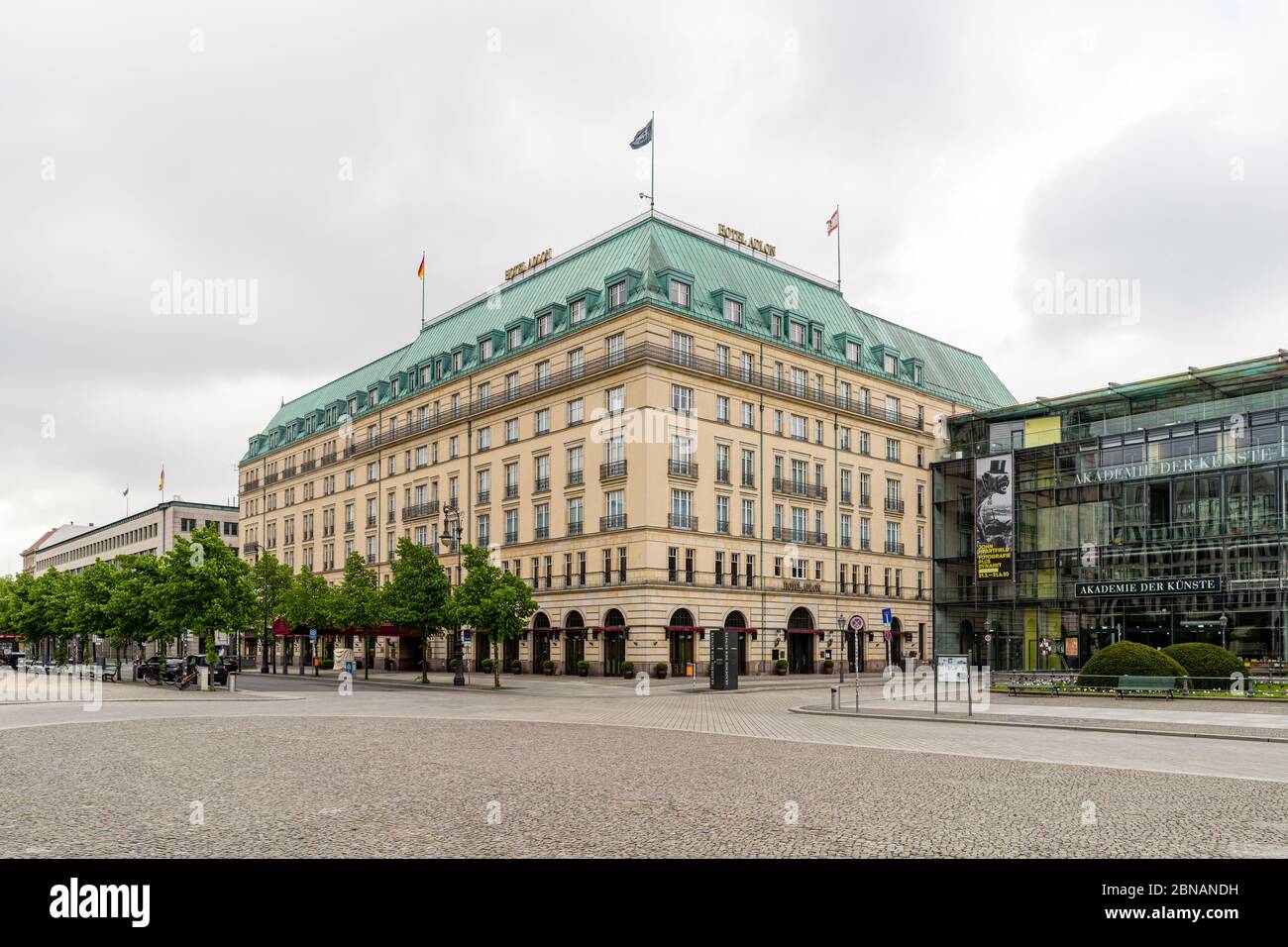 The historic Hotel Adlon Kempinski on the main boulevard Unter den Linden in Berlin, Germany Stock Photo