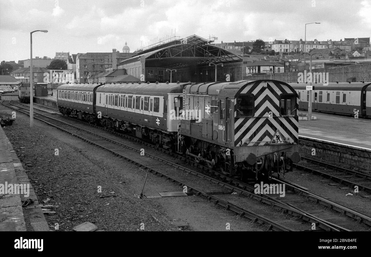 Class 08 diesel shunter No. 08645 hauling a diesel multiple unit train at Penzance station, Cornwall, England, UK. 12th June 1987. Stock Photo