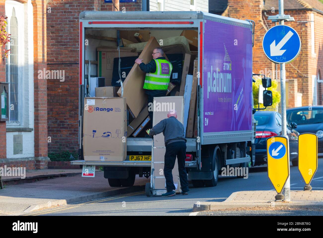 Delivery delivering hi-res stock photography and images - Alamy