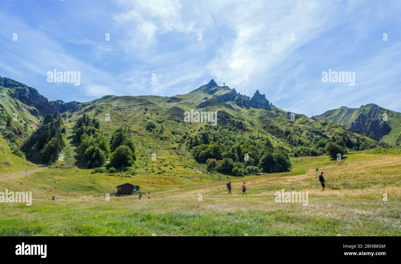 France, Puy de Dome, Volcans d’Auvergne Regional Natural Park, Mont Dore, hikers on hiking trail to the top of Le Capucin and the Puy de Sancy in the Stock Photo