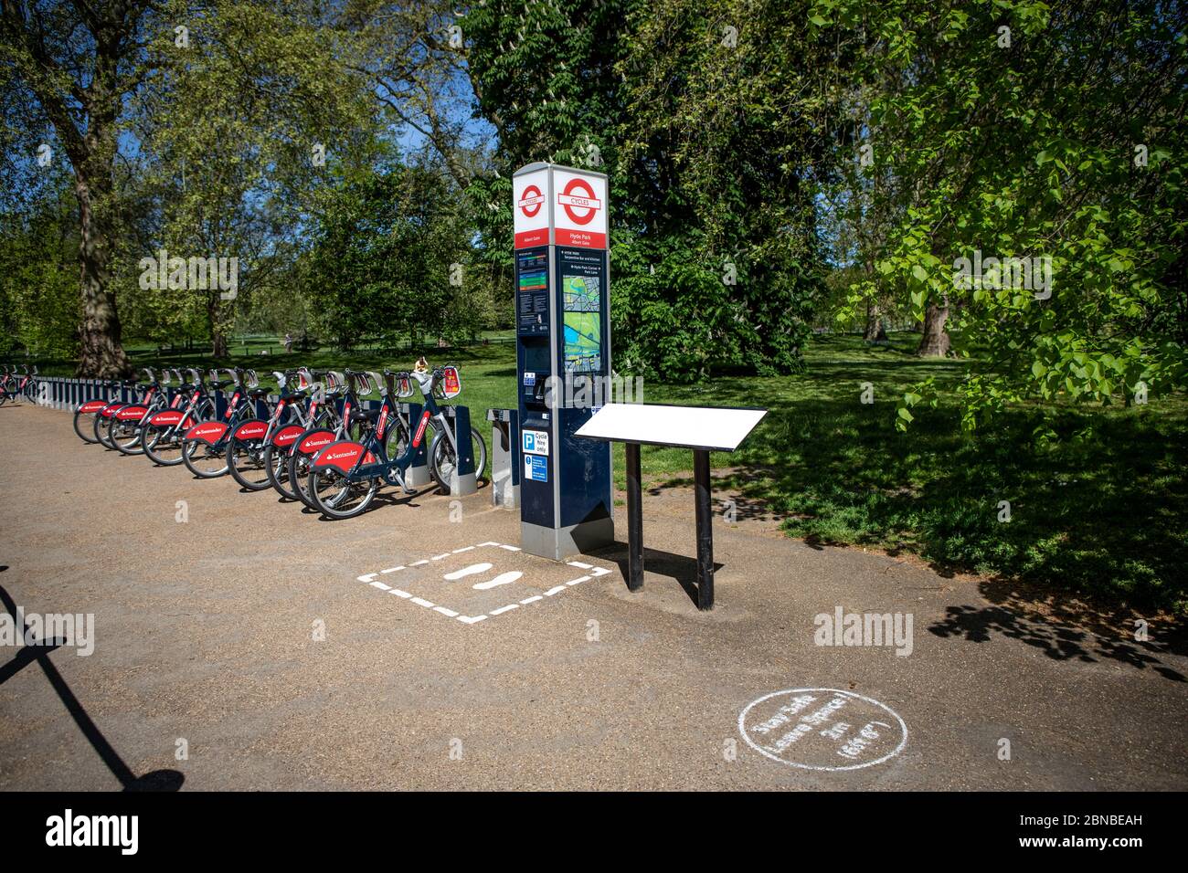 'Stay safe leave space' stencils by Santander Cycles docking stations in Hyde Park. Stock Photo