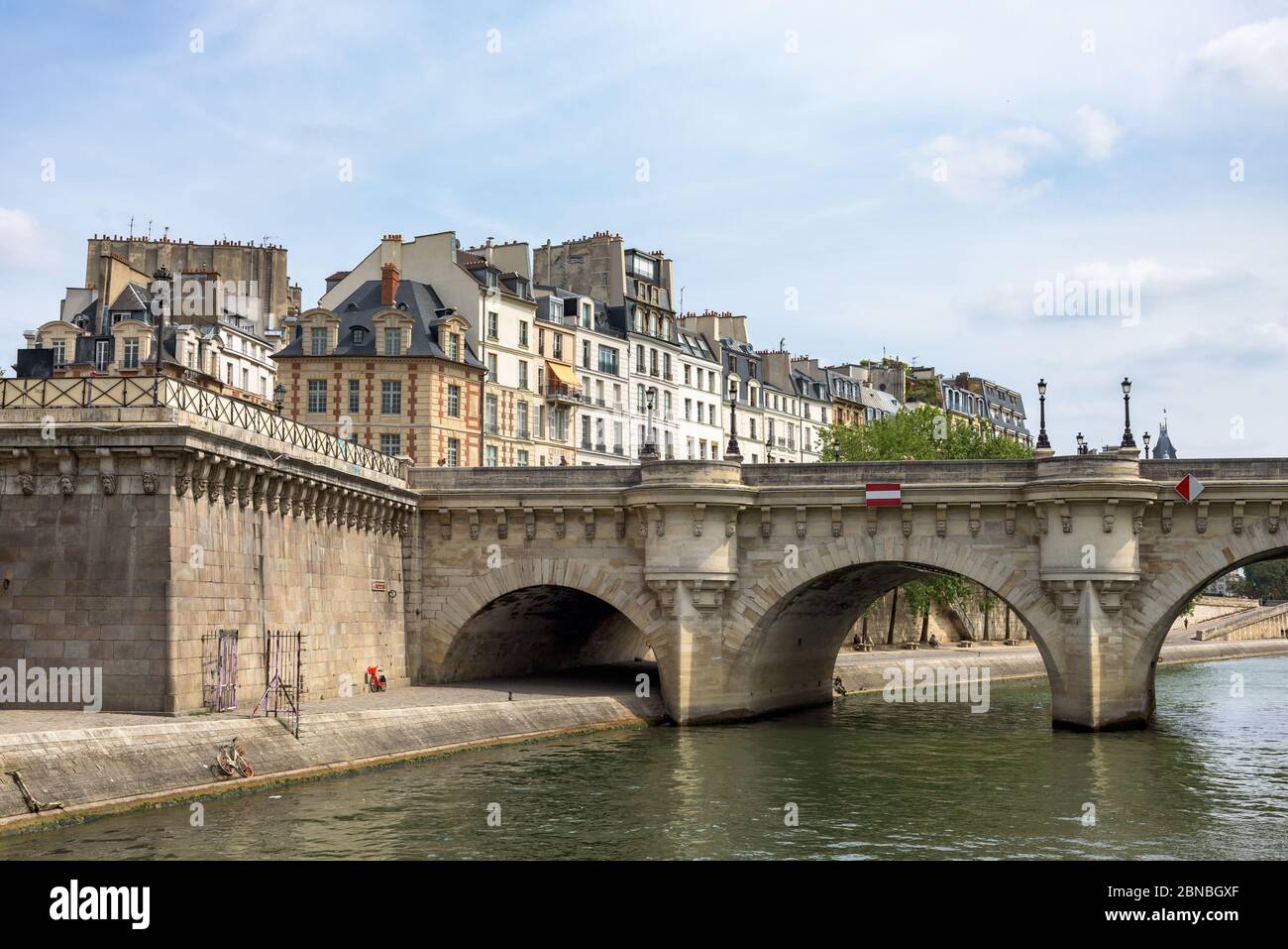1,200+ Paris France Seine River Pont Neuf Ile De France Stock