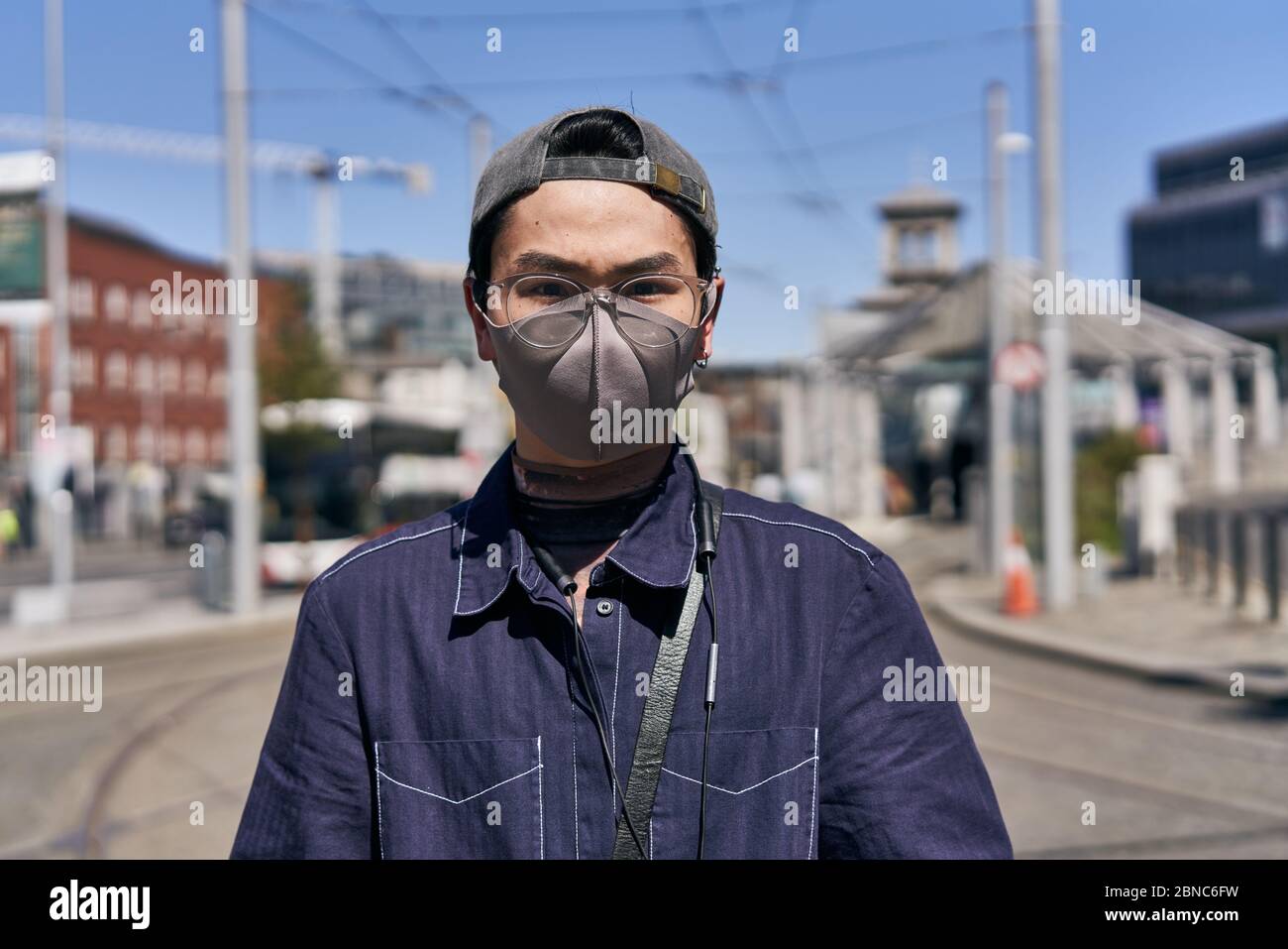 A man wearing a facemask during the global coronavirus pandemic in Dublin city, Ireland. Stock Photo