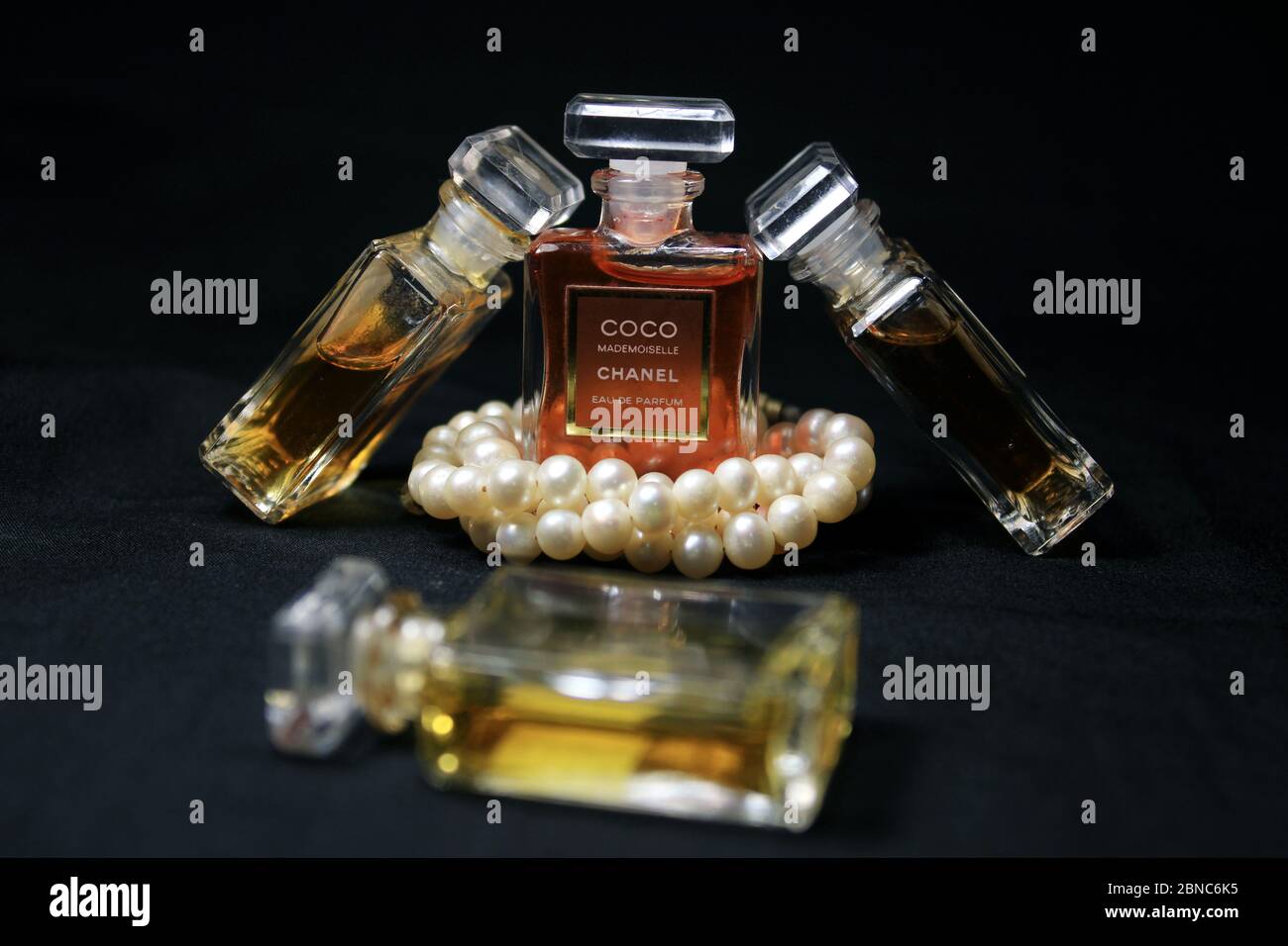 Chanel perfume hi-res stock photography and images - Alamy