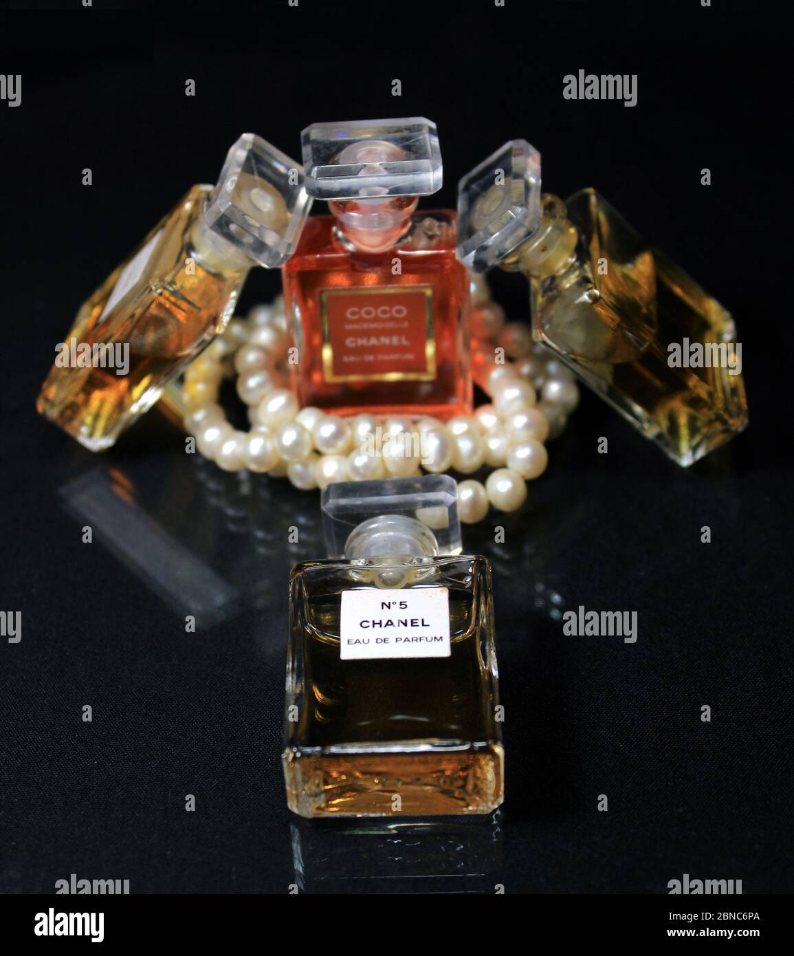 Chanel perfume hi-res stock photography and images - Alamy