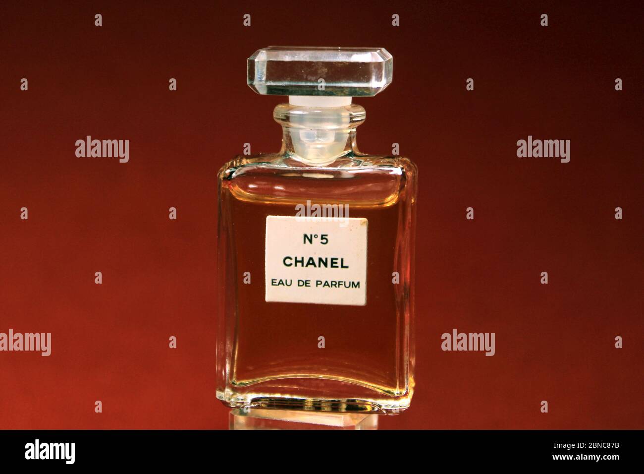 Lalique Doves Nina Ricci l'Air Du Temps Factice Display Perfume Bottle