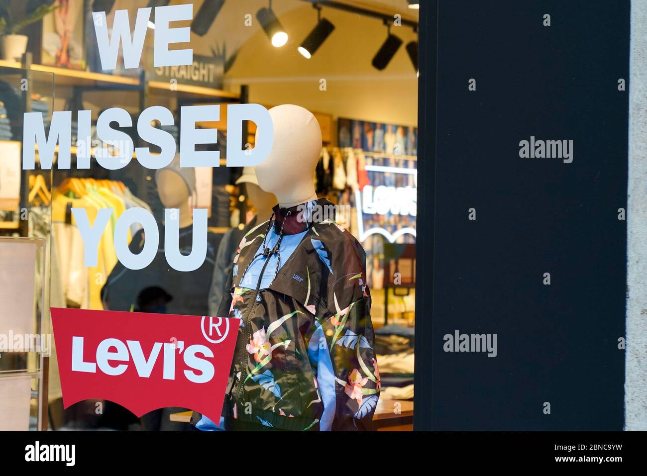 Bordeaux , Aquitaine / France - 05 12 2020 : Levi's Store Logo Levi Strauss  levis American shop clothing company denim jeans brand Stock Photo - Alamy