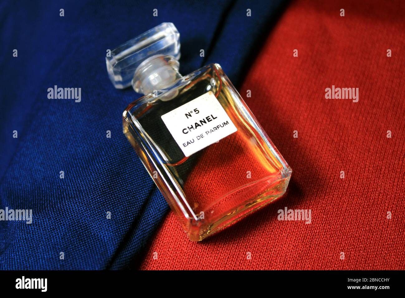 French perfume bottle hi-res stock photography and images - Alamy