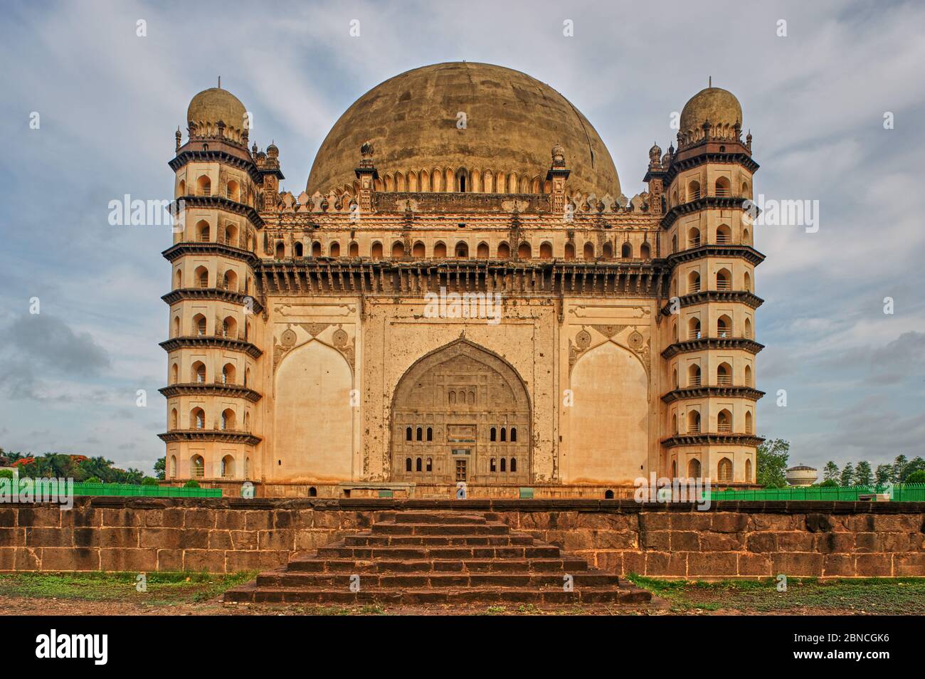 Adil shah tomb hi-res stock photography and images - Alamy