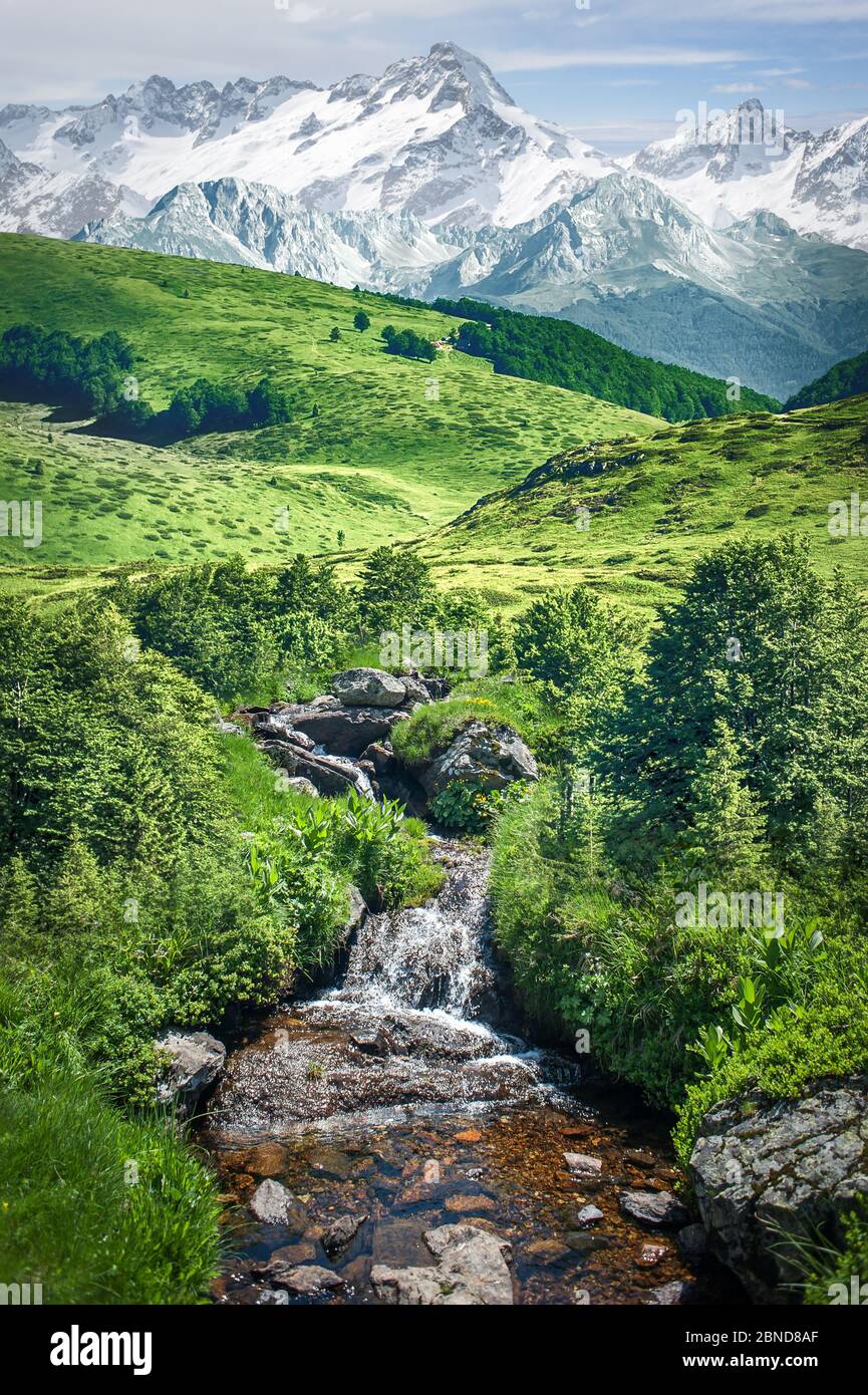 Top Of A Waterfall High Resolution Stock Photography and Images - Alamy