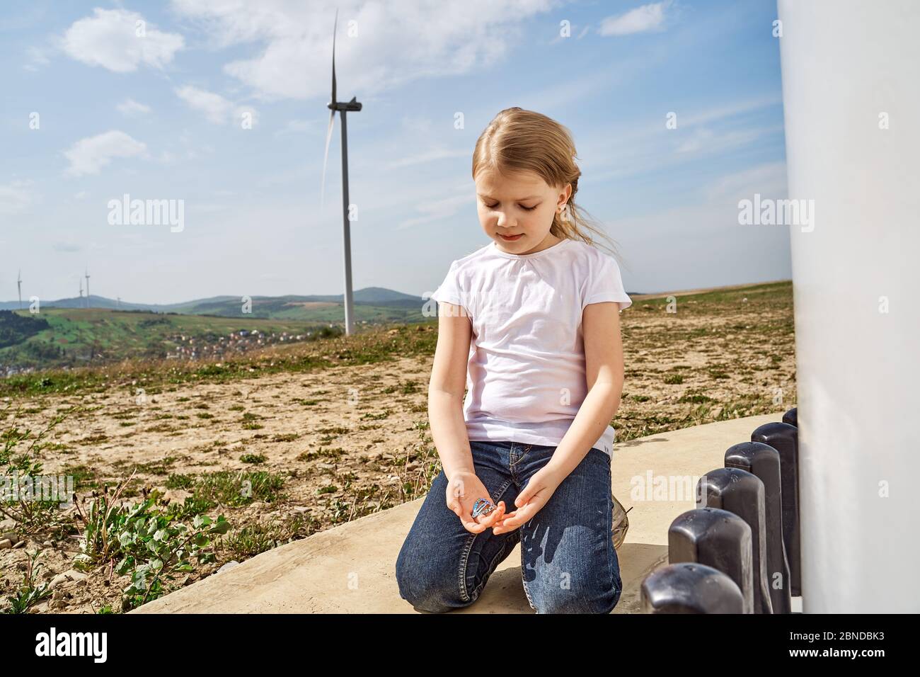 Strong wind person hi-res stock photography and images - Alamy