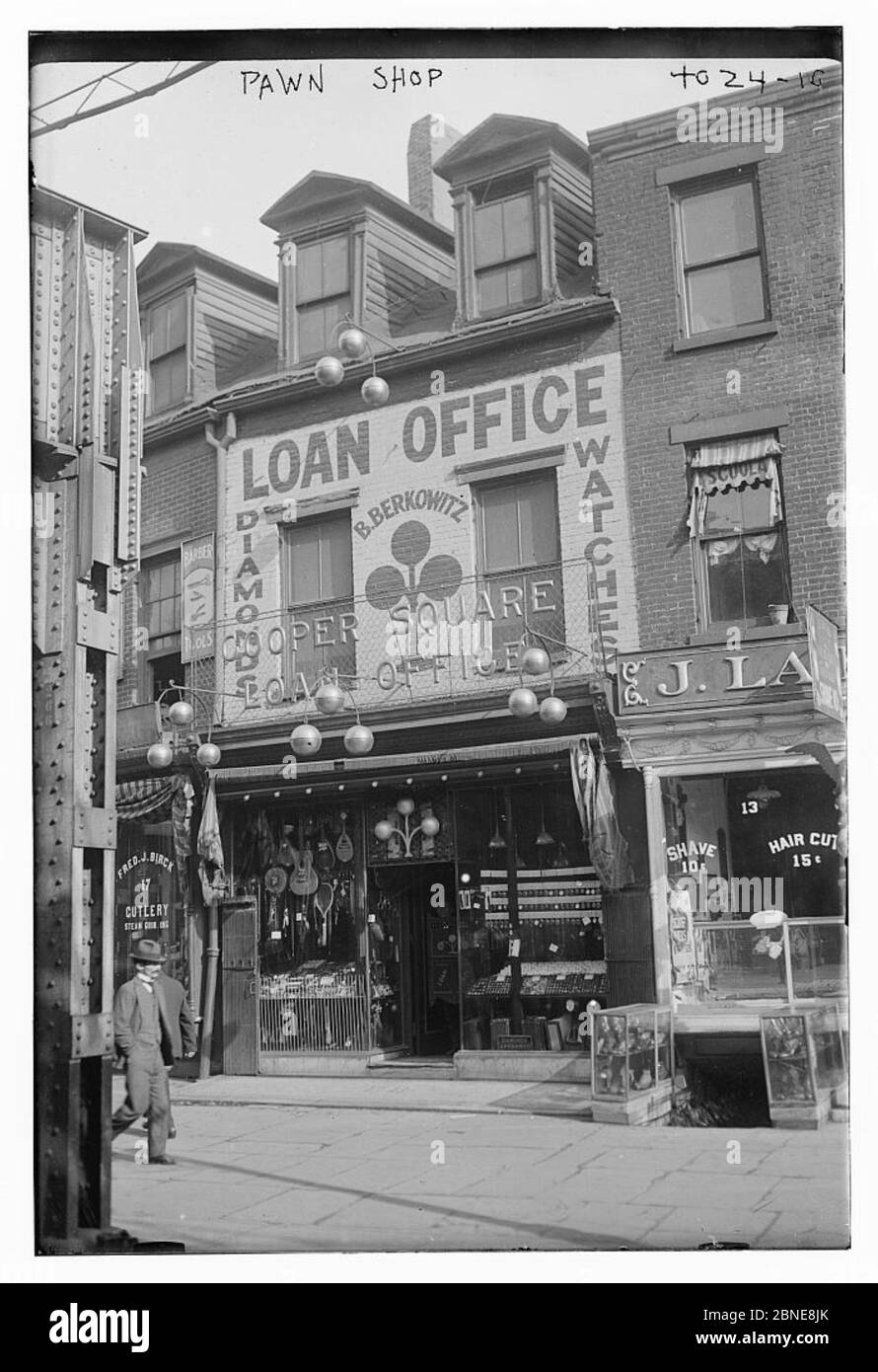 Pawn shop Black and White Stock Photos & Images Alamy