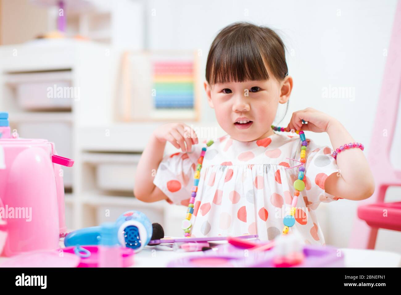 toddler girl pretend play