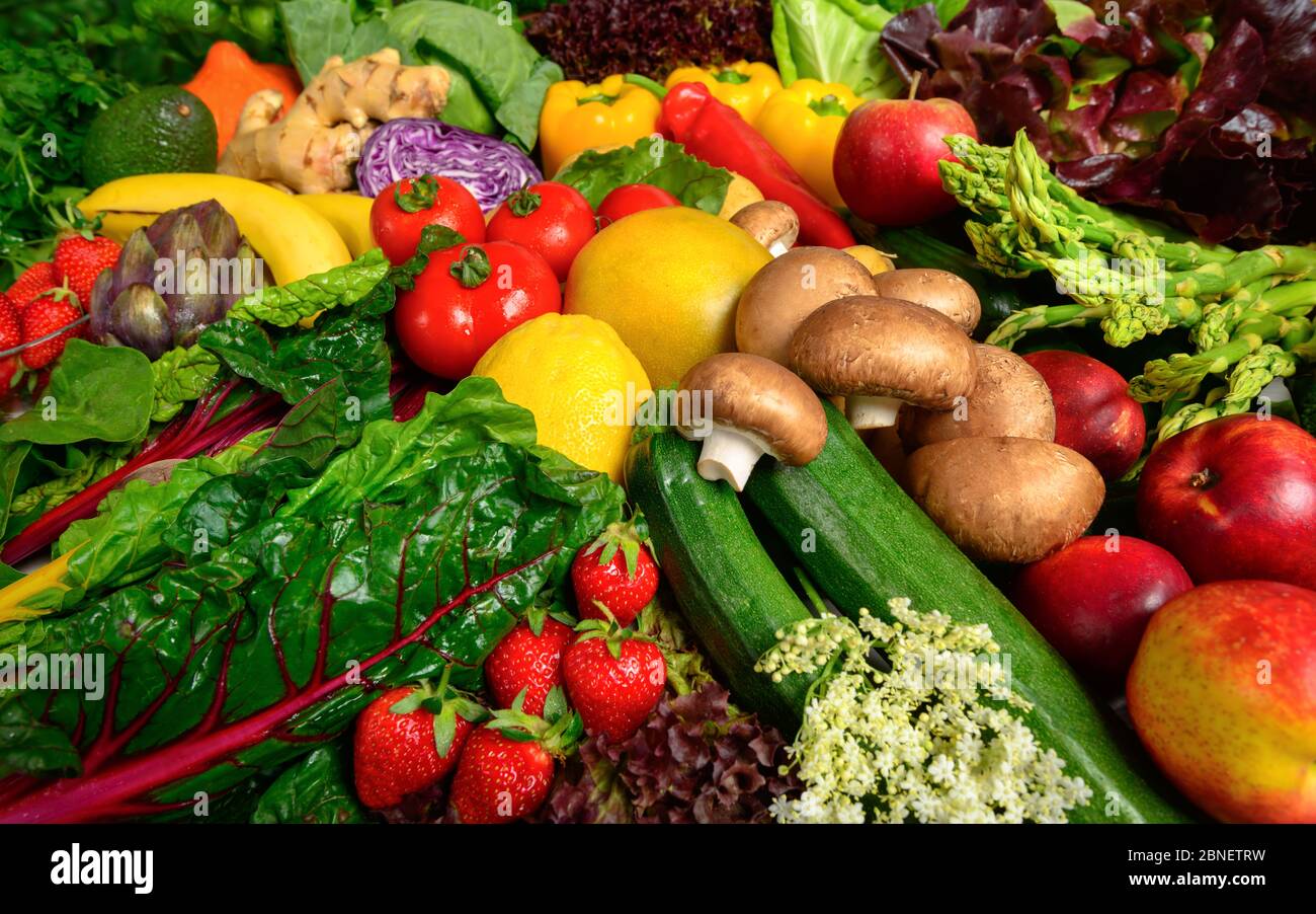 Arrangement of fruits and vegetables in many appetizing colors, inviting to lead a healthy plant-based lifestyle and self-care Stock Photo
