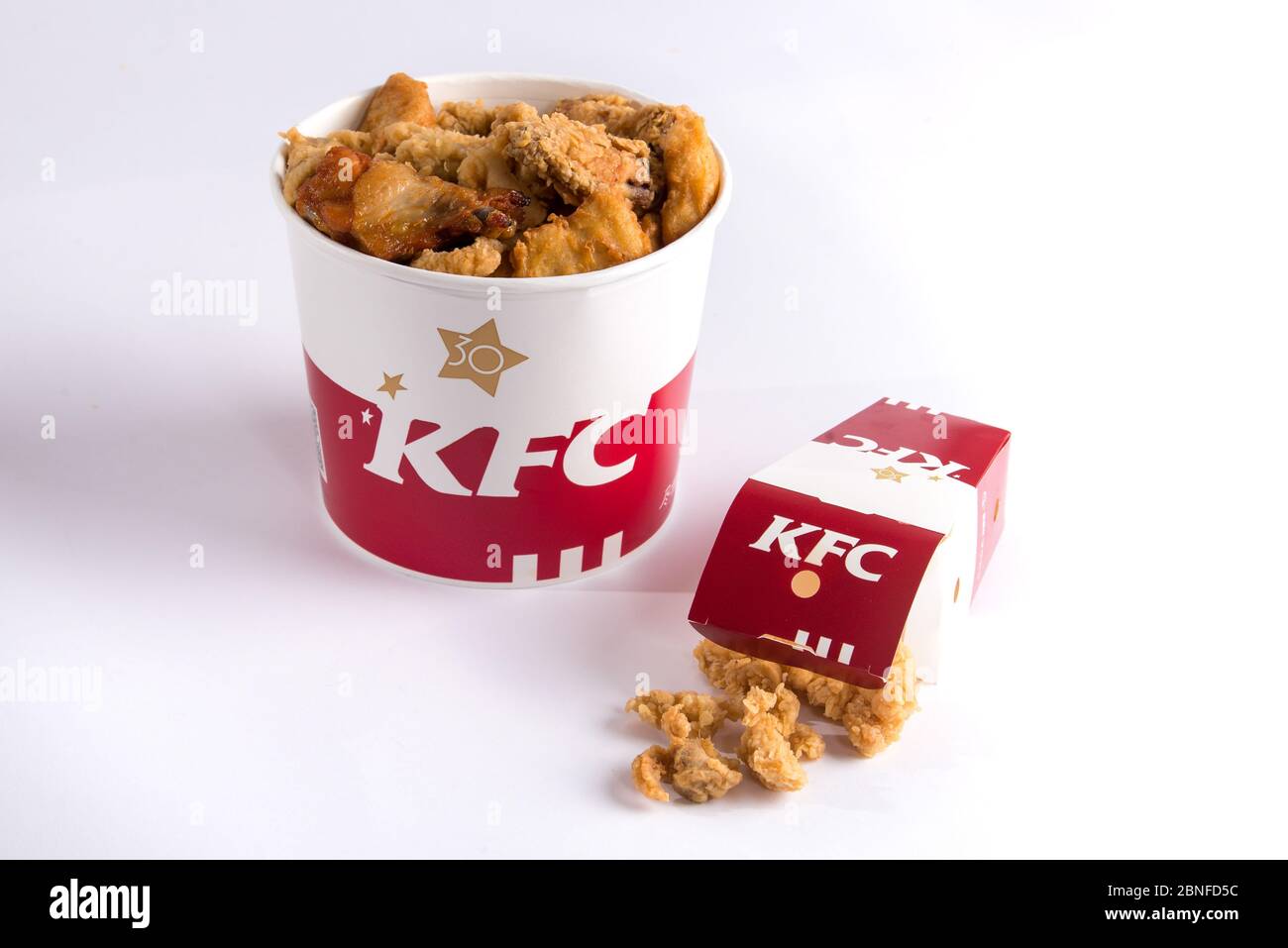 Download Page 3 Bucket Of Fried Chicken High Resolution Stock Photography And Images Alamy