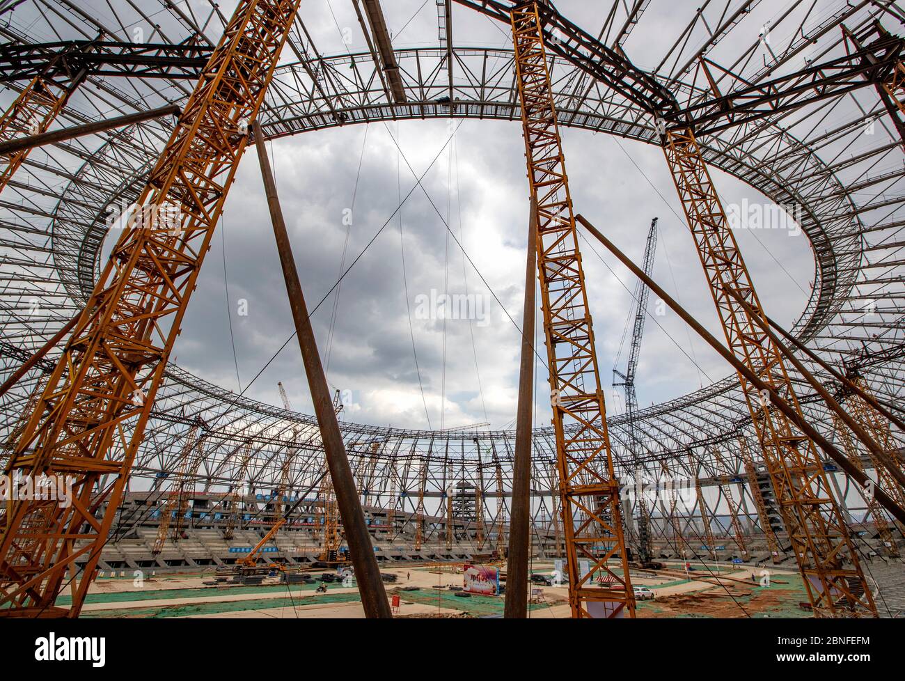 Constructors are busy at building Dong'an Lake Stadium, at which 2021 Summer World University Games will be held, Chengdu city, southwest China's Sich Stock Photo