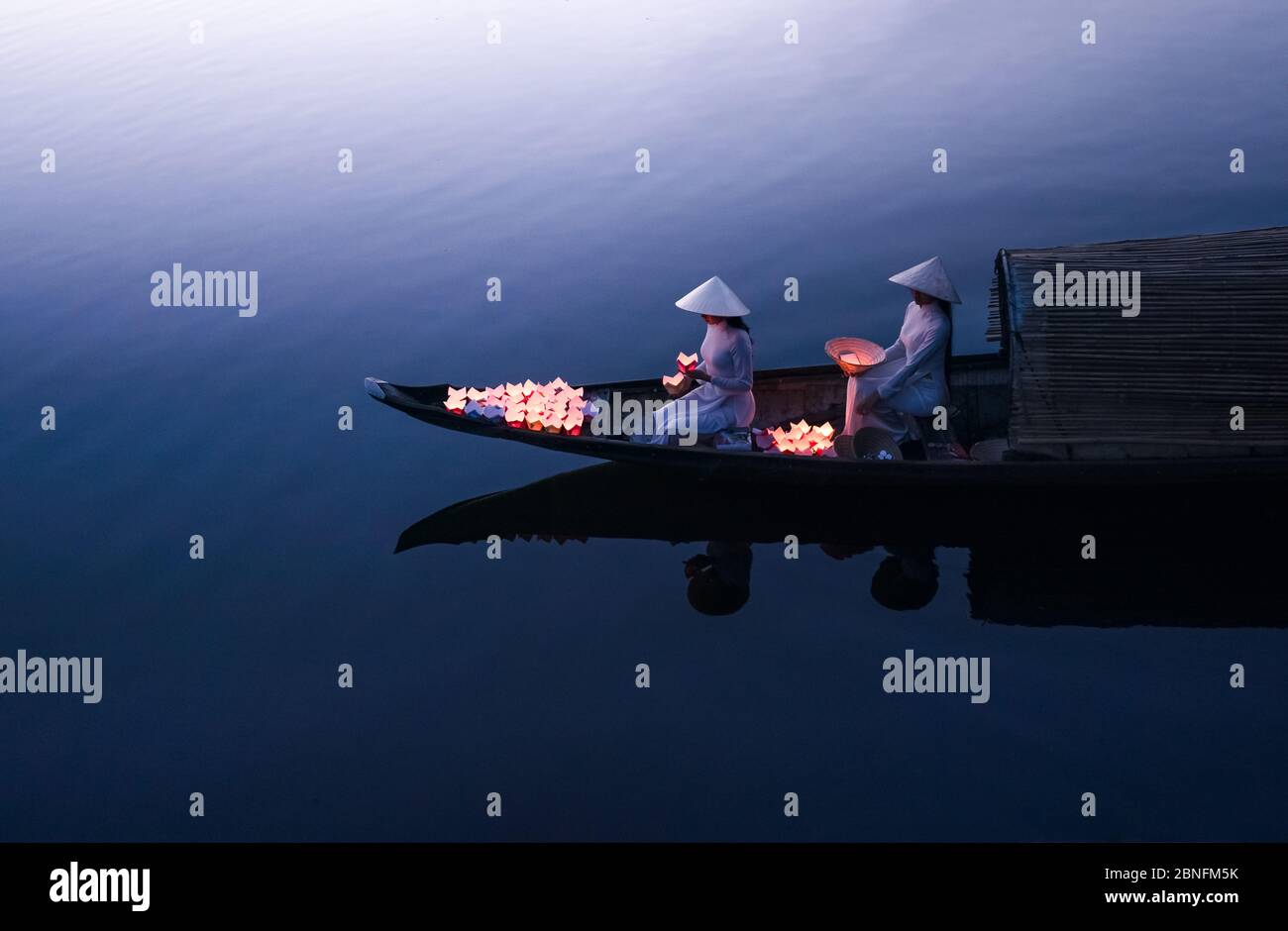 FileUndated Photo People set off lanterns during Hoi An Lantern