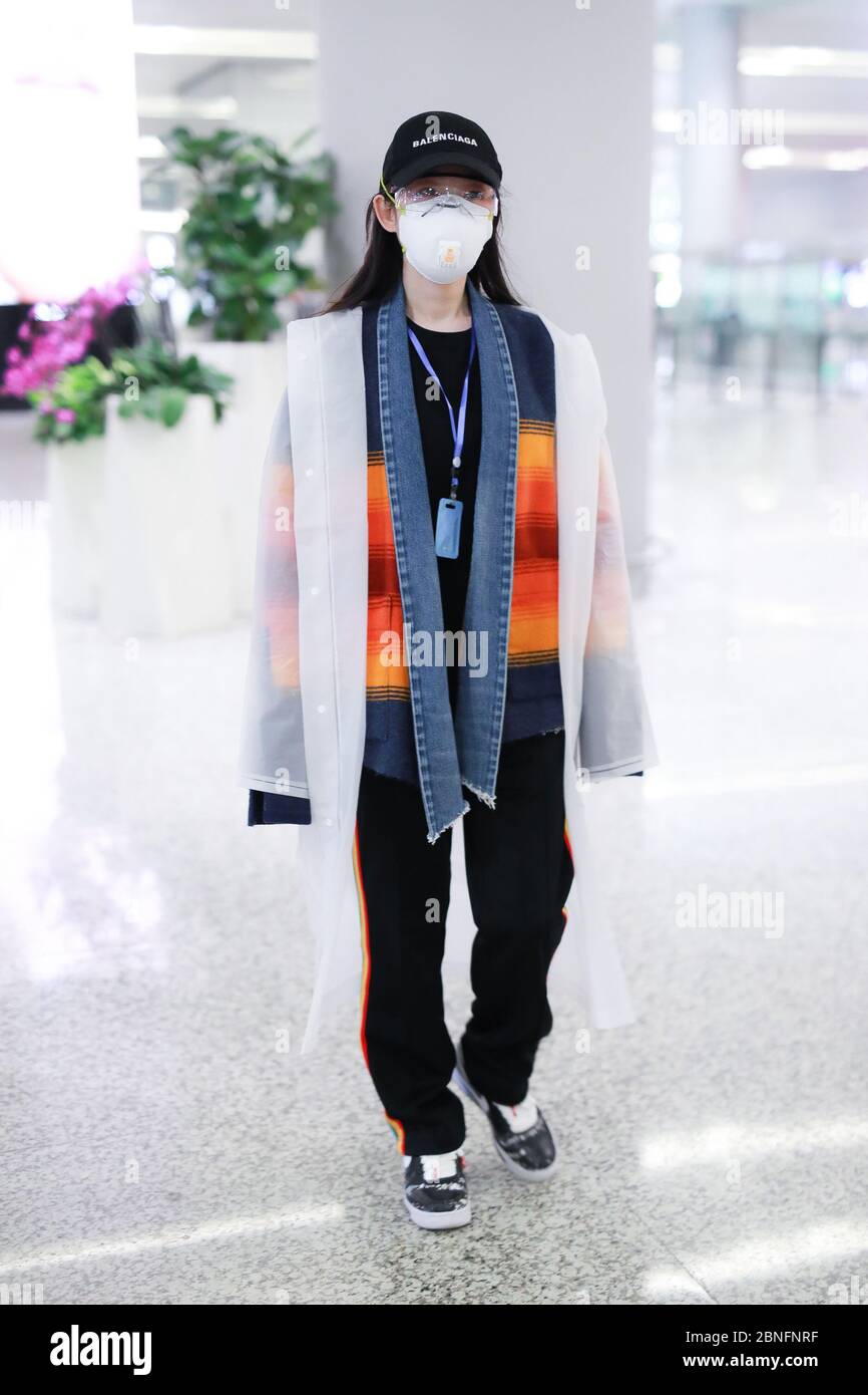 Chinese Actress Jiang Mengjie shows up at one of the airports in ...