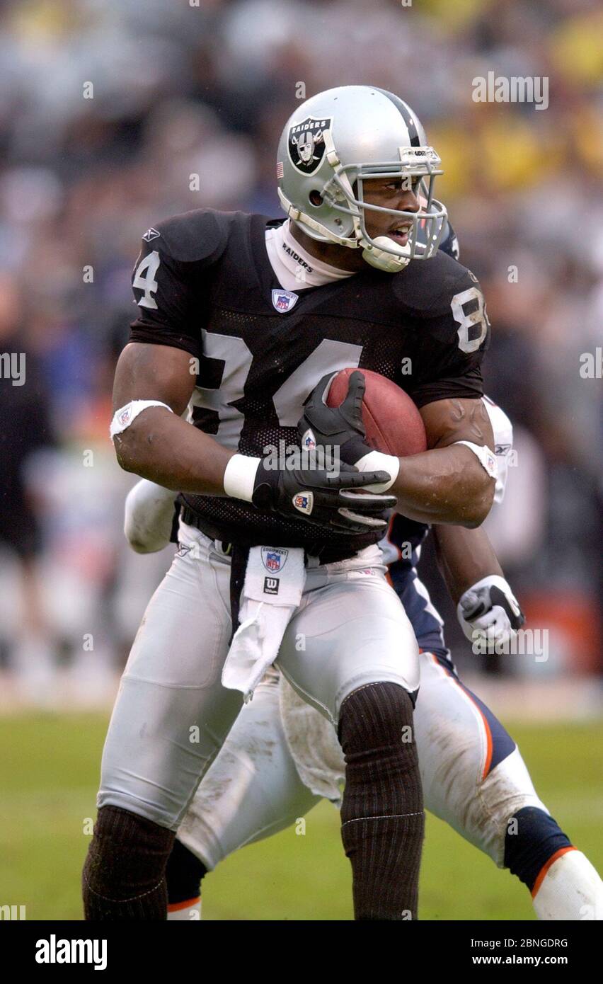 Oakland, United States. 30th Nov, 2003. Oakland Raiders receiver Jerry Rice  makes a catch in between Denver Broncos defenders.The Broncos defeated the  Raiders, 22-8, at Network Associates Coliseum in Oakland, Calif. on