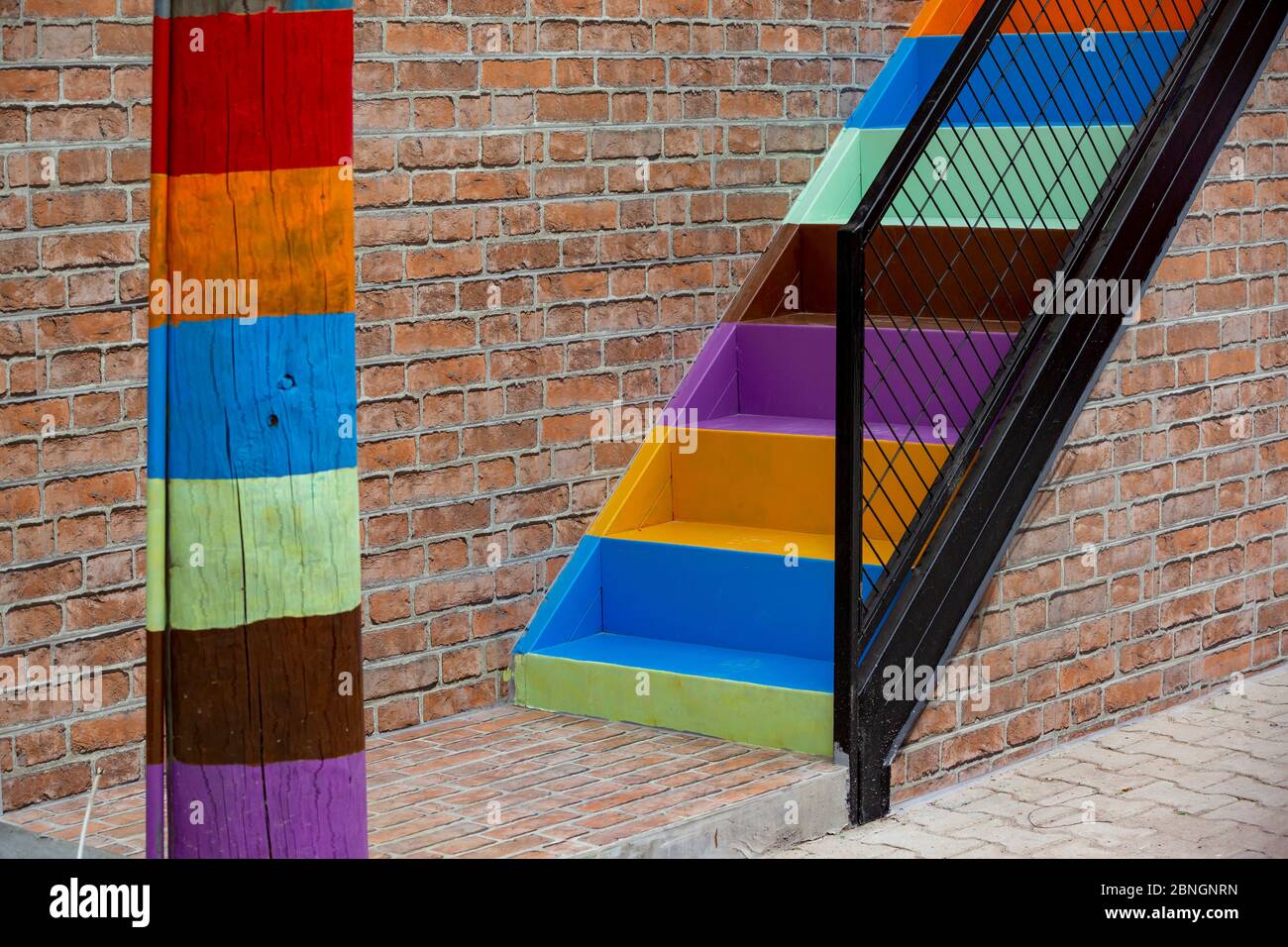 Painted white stone stairs hi-res stock photography and images - Alamy