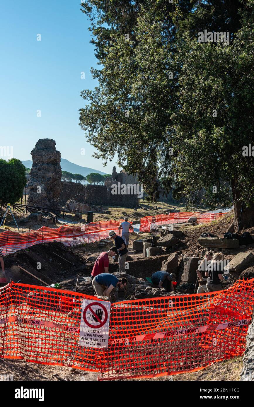 Archaeological excavation site ancient rome hi-res stock photography ...