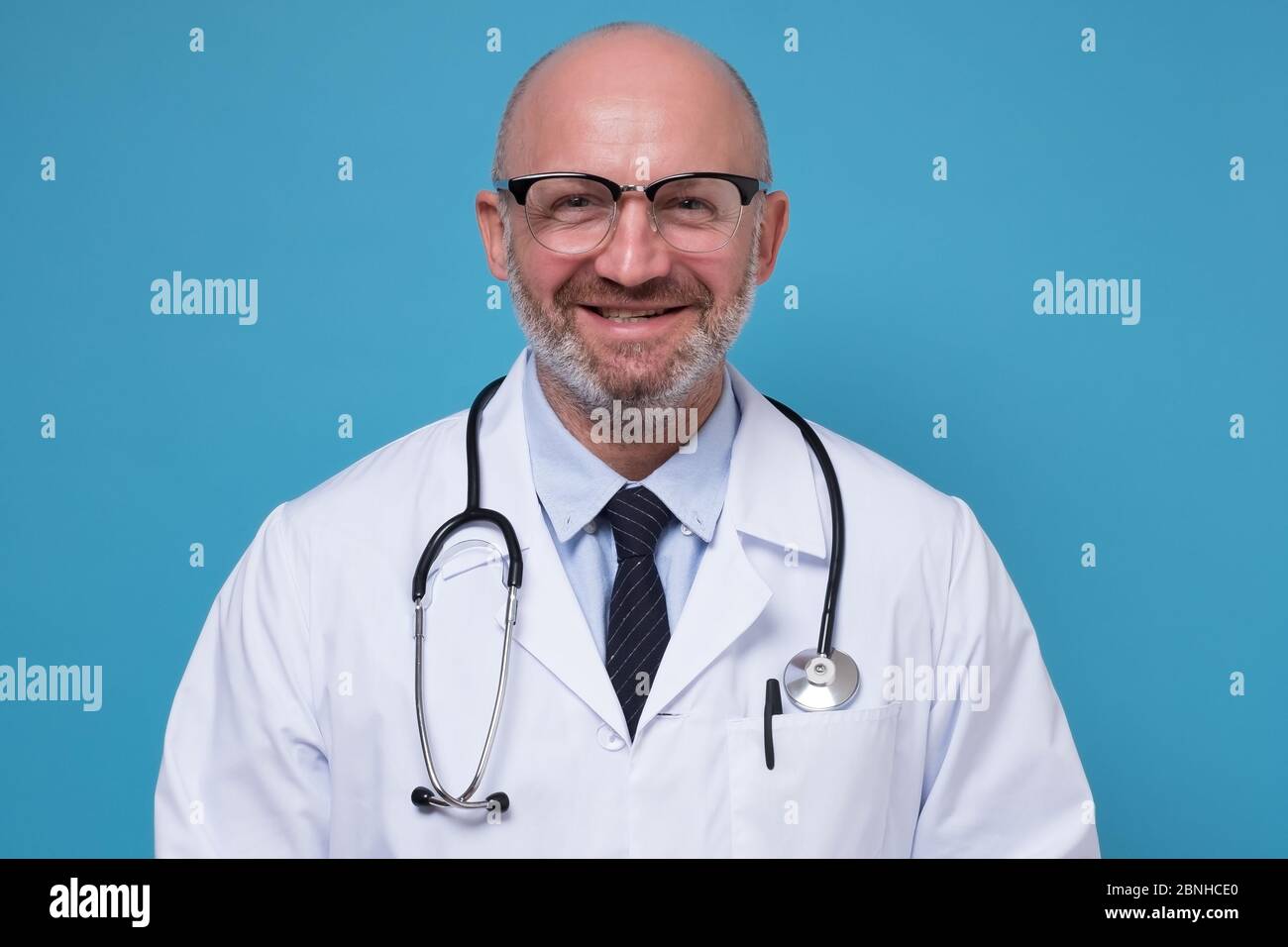 Happy smiling mature doctor hi-res stock photography and images - Alamy