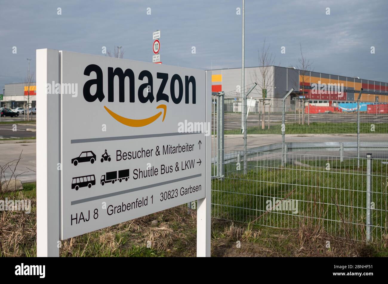 Garbsen, Germany. 17th Mar, 2020. The Amazon sorting centre in Garbsen.  Credit: Peter Steffen/dpa/Alamy Live News Stock Photo - Alamy