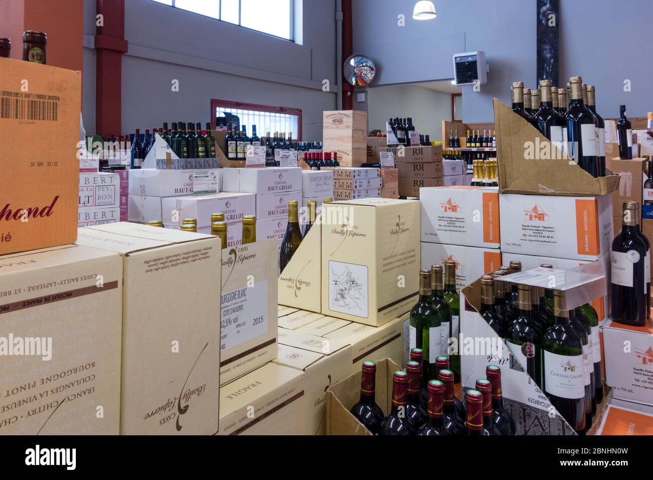 Wine shop interior hires stock photography and images Alamy