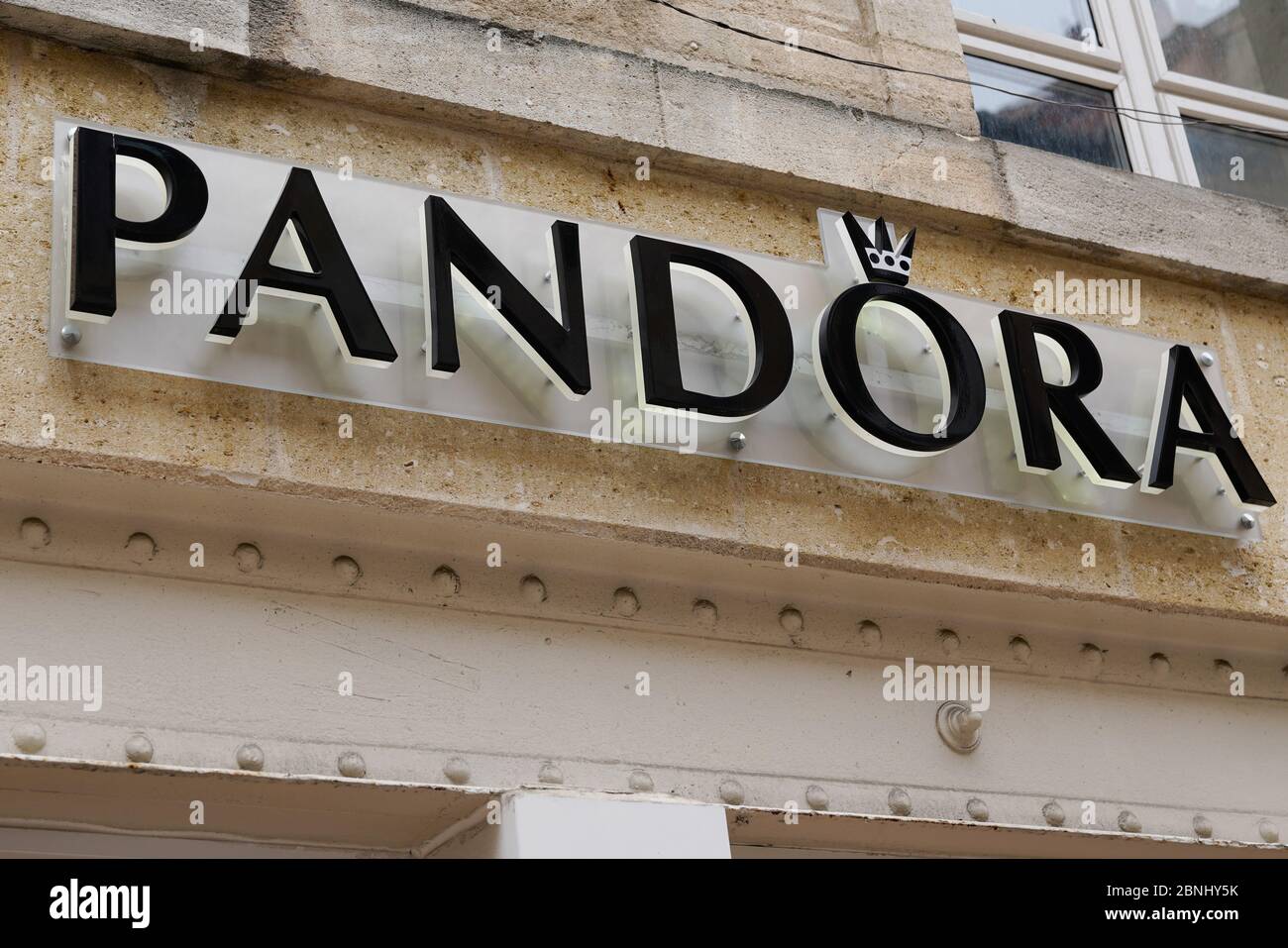 Bordeaux , Aquitaine / France - 05 12 2020 : Pandora logo ...