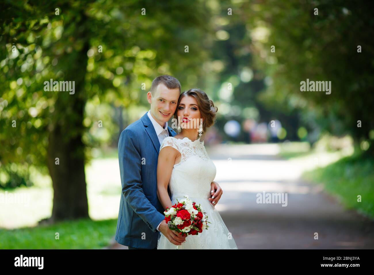 Young wedding couple hi-res stock photography and images - Alamy