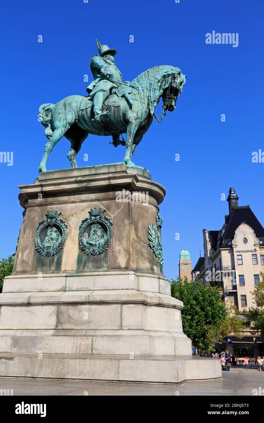 King Karl X Gustav Statue, Main Square, Old Town, Malmo, Skane County, Sweden, Scandinavia, Europe Stock Photo