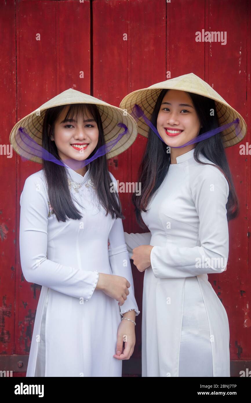 Vietnam hue traditional dress hi-res stock photography and images
