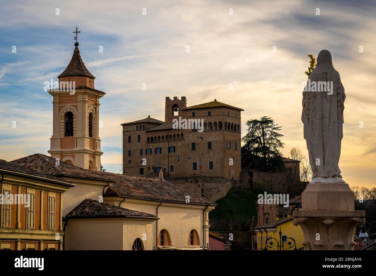 The medieval village of Longiano in the Emilia Romagna hills near Cesena in Italy, Europe. Stock Photo