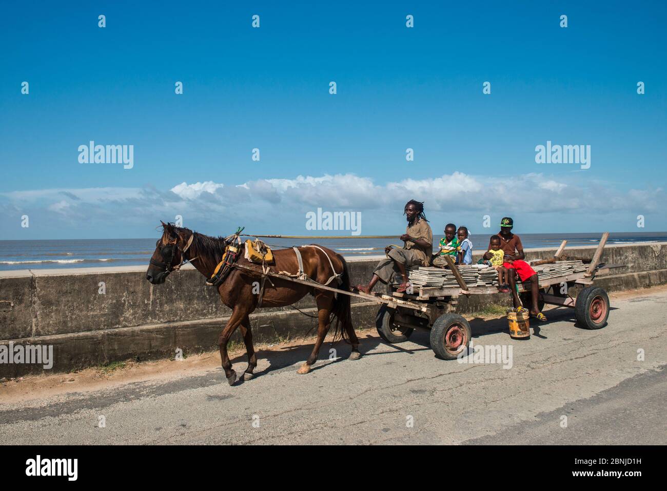 Horse drawn cart hires stock photography and images Alamy