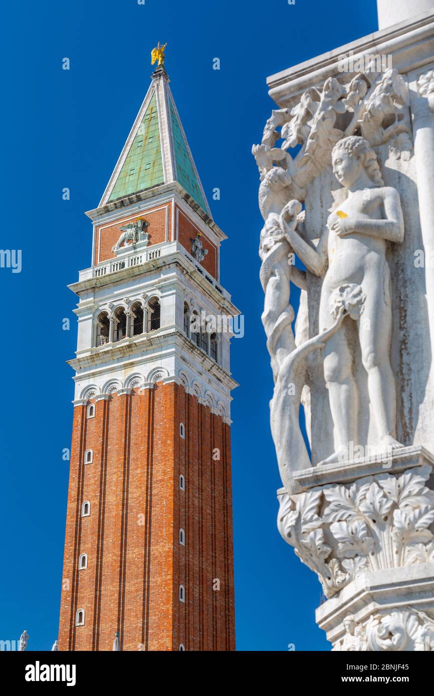 Sculpture on doges palace hi-res stock photography and images - Alamy