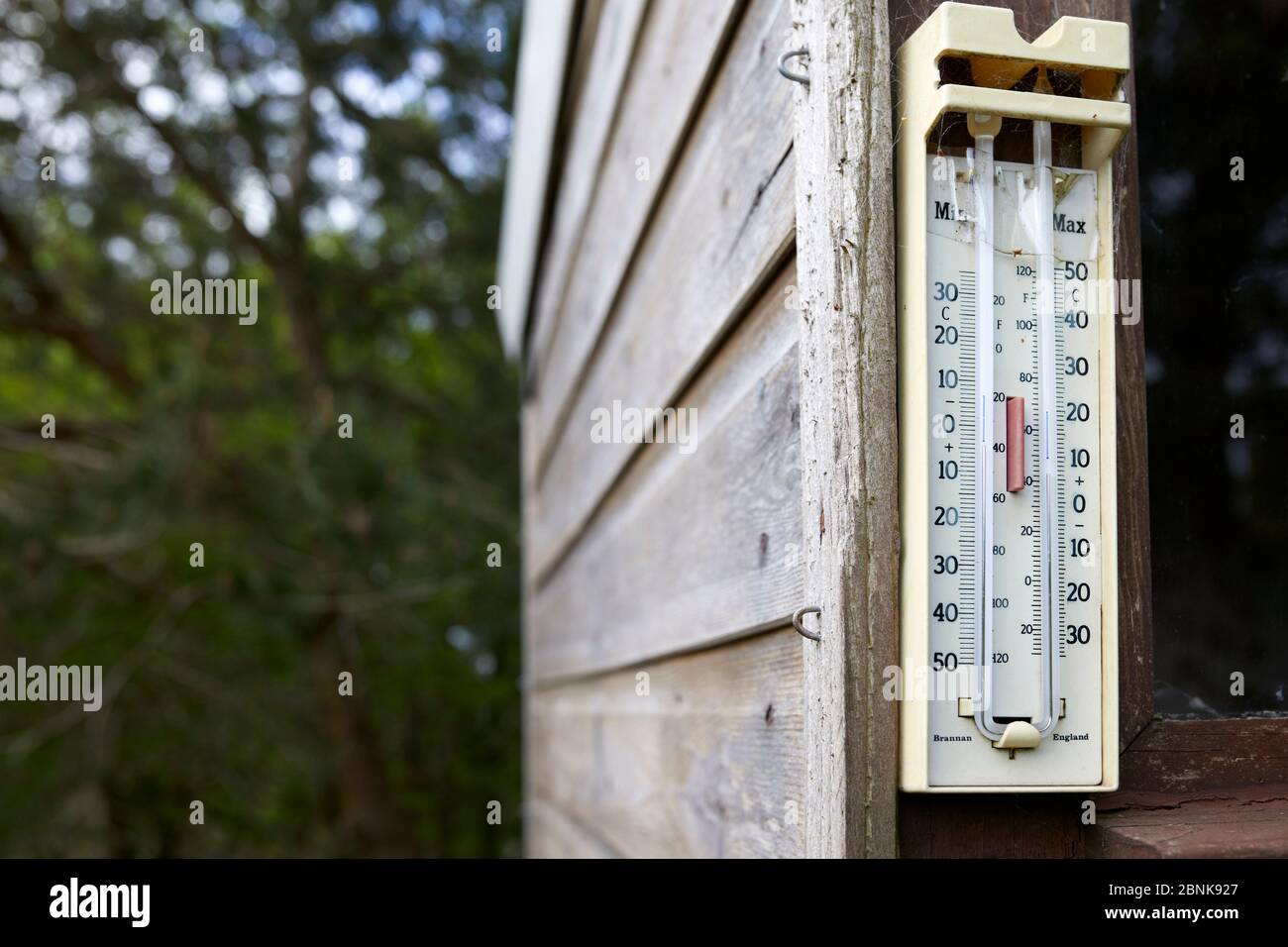 Hanging Maximum & Minimum Thermometer Indoor Outdoor Garden