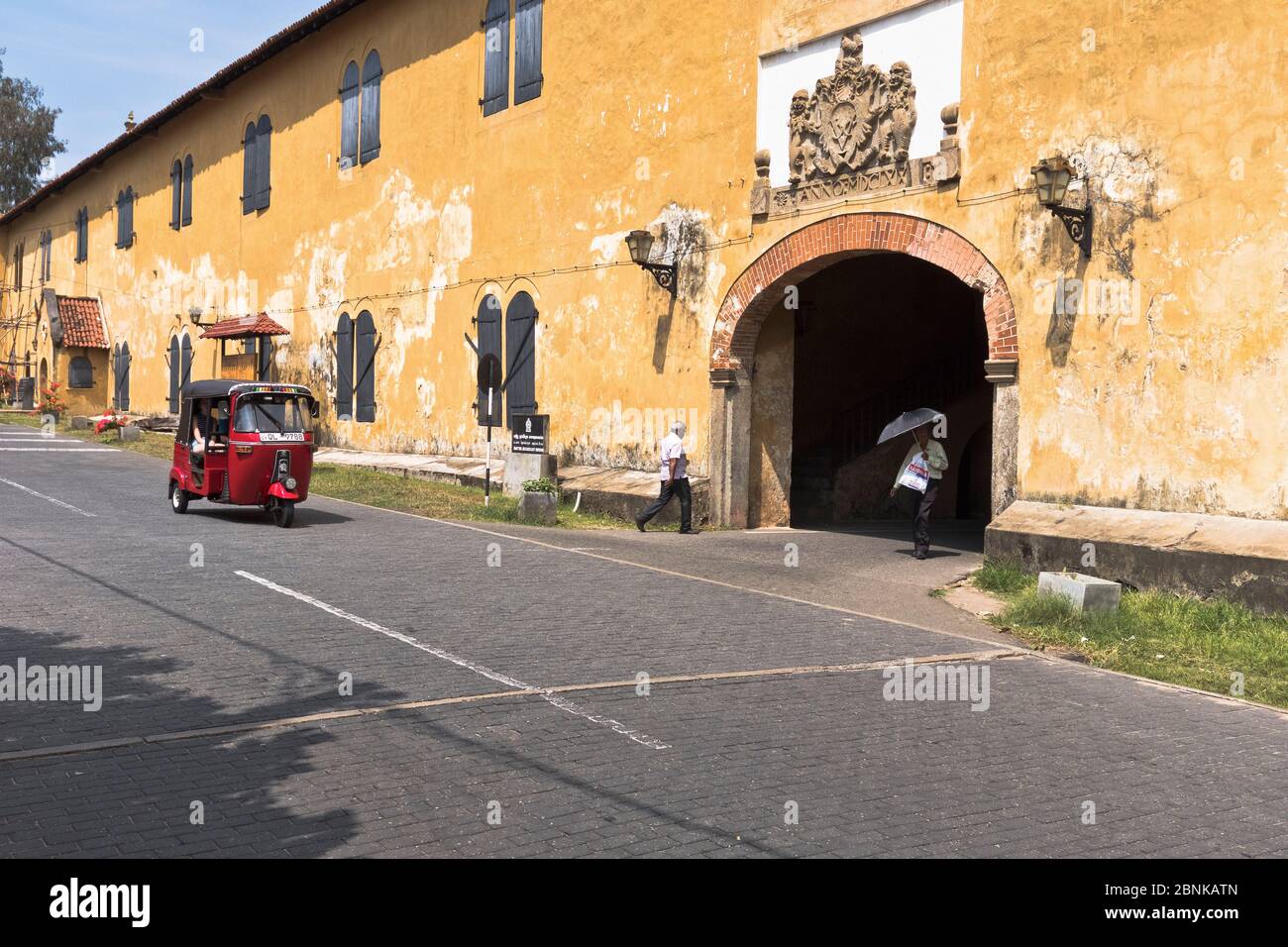 dh Dutch Forts Old Gate GALLE FORT SRI LANKA Red Tuk Tuk people historical entrance Stock Photo