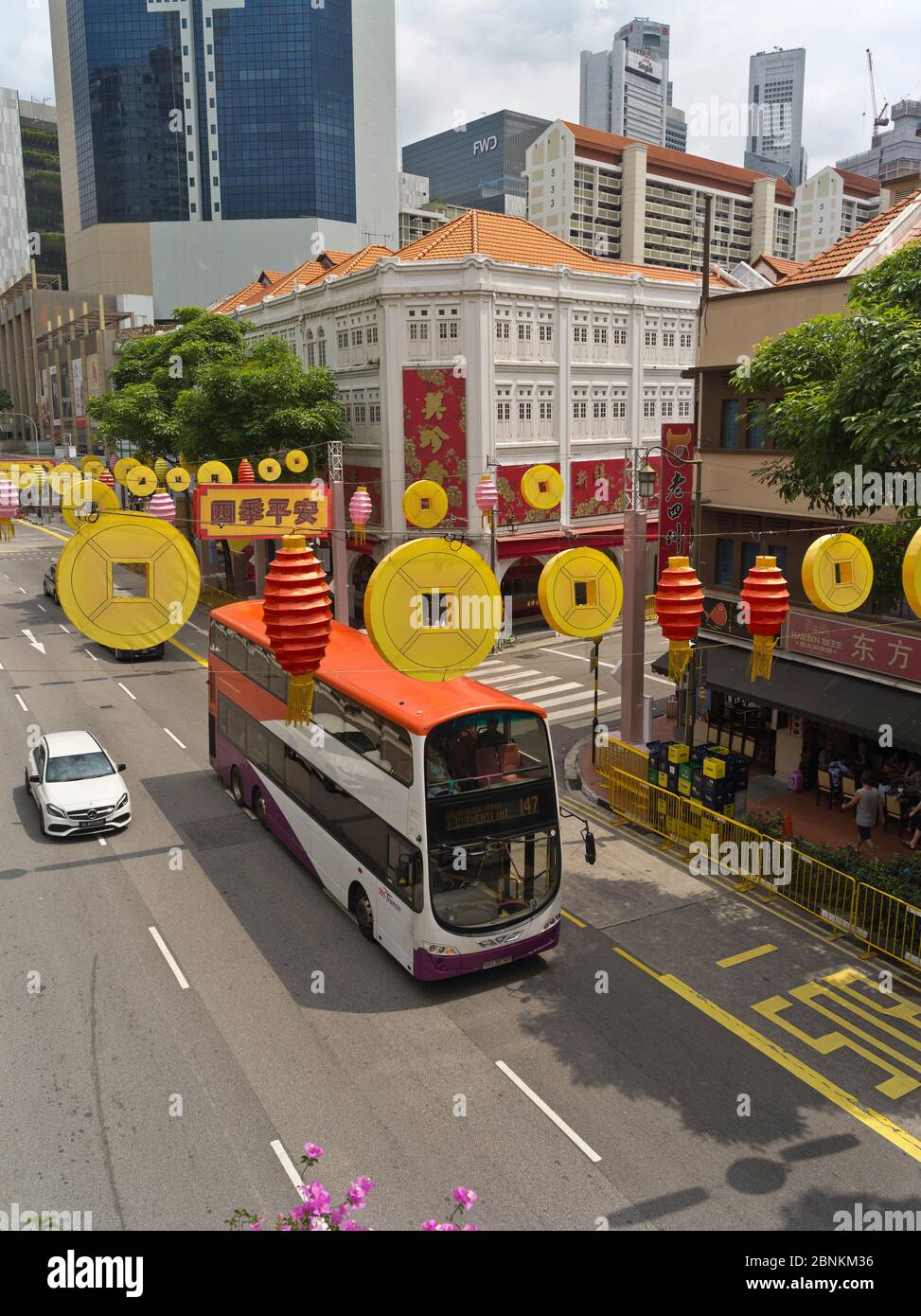 dh Chinese street CHINATOWN SINGAPORE New year decorations across city road double decker bus local buses Stock Photo
