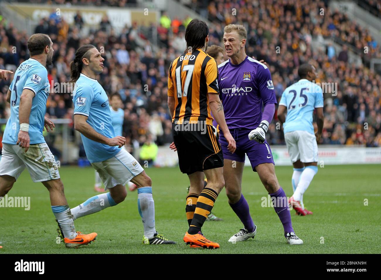 KINGSTON UPON HULL, ENGLAND - Manchester City's Joe Hart clashes with George Boyd of Hull City after he went down in the penalty area after a challenge by Hart during the Premier League match between Hull City and Manchester City at the KC Stadium, Kingston upon Hull on Saturday 15th March 2014 (Credit: Mark Fletcher | MI News) Stock Photo