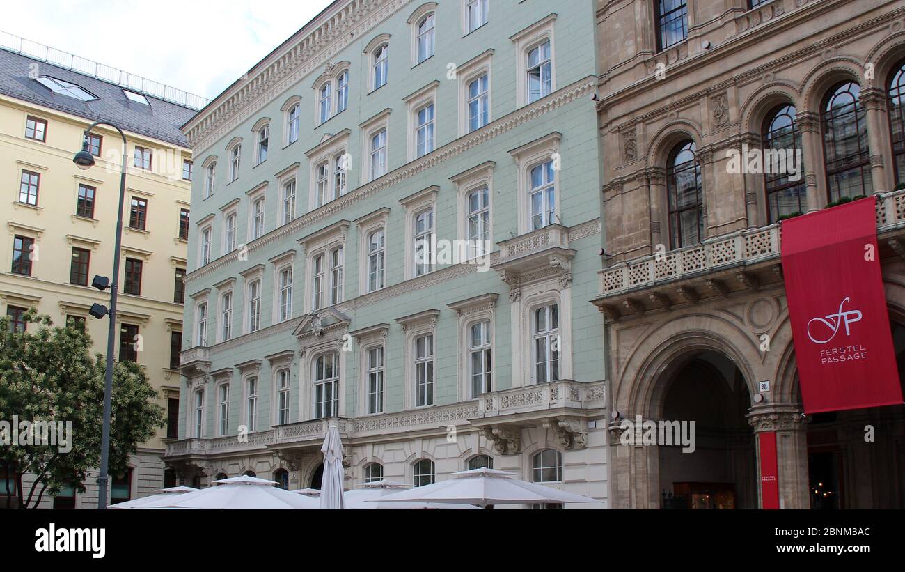 baroque flats buildings buildings in vienna (austria Stock Photo Alamy