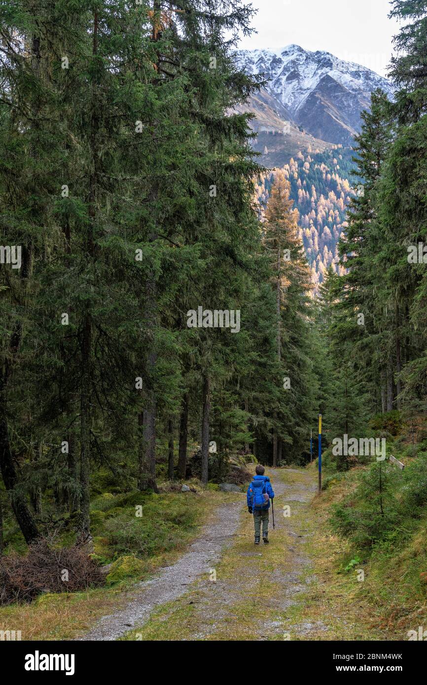 Easy mountain hikes hi-res stock photography and images - Alamy