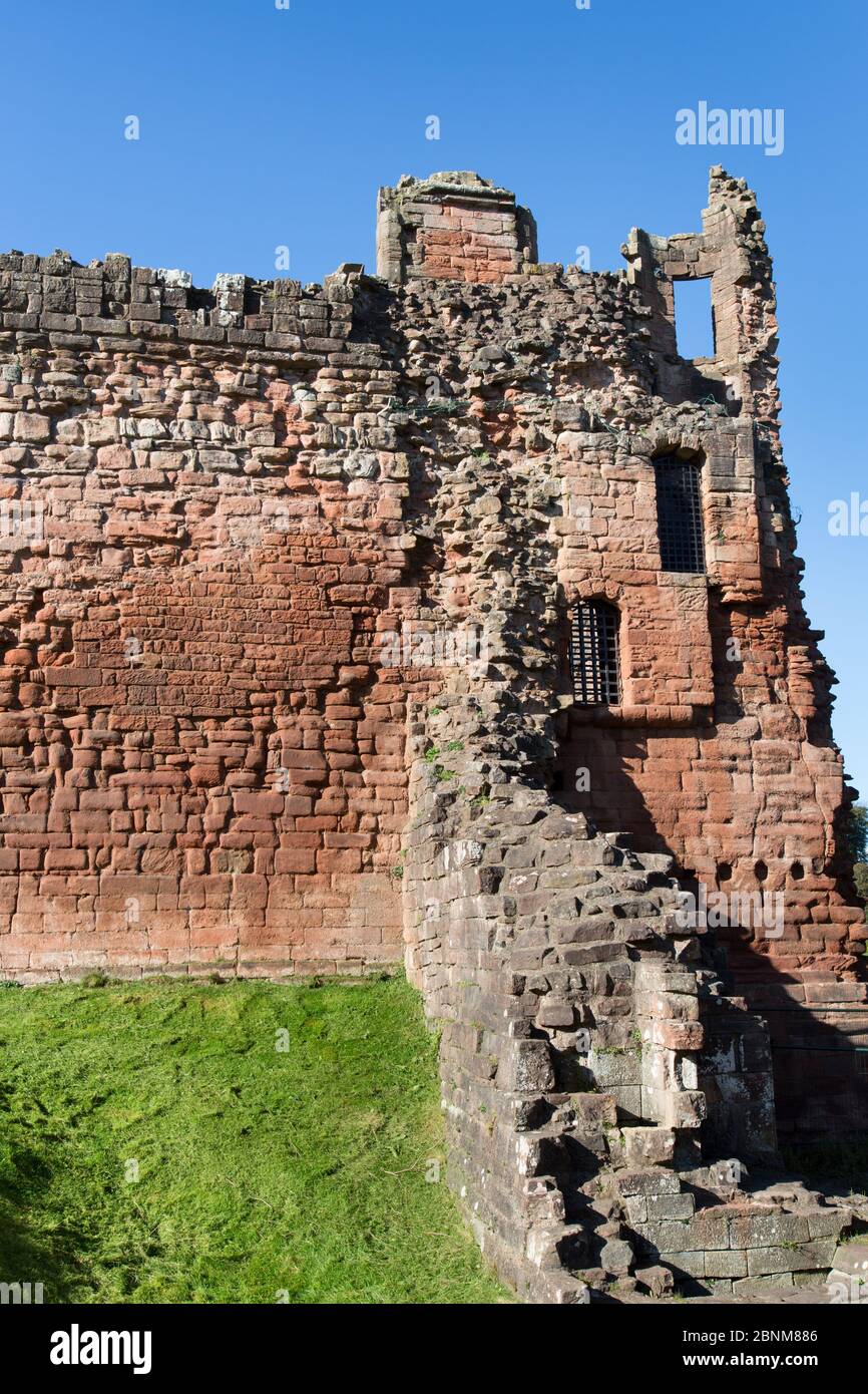Bothwell Castle, Bothwell, Scotland. Picturesque view of Bothwell Castle’s eastern façade. Stock Photo