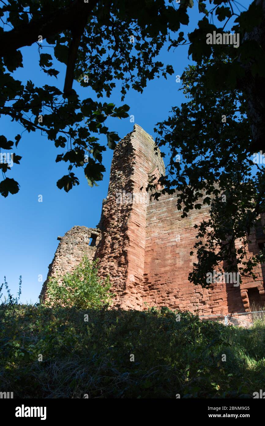 Bothwell Castle, Bothwell, Scotland. Picturesque view of Bothwell Castle’s southern façade and donjon. Stock Photo