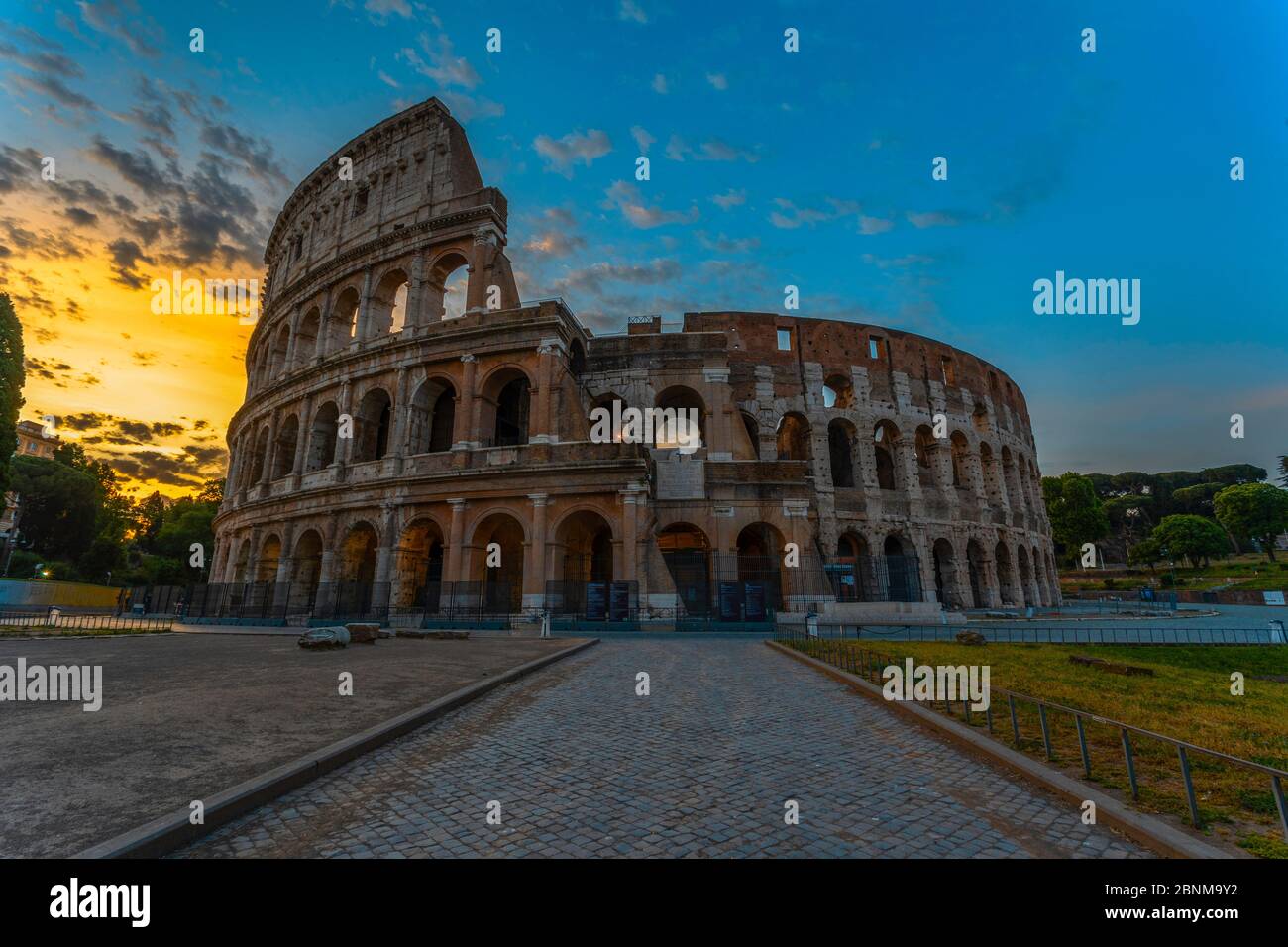Sunrise on the Colosseum (Rome, Italy Stock Photo - Alamy